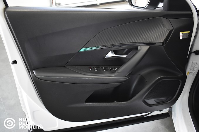 PEUGEOT 2008 BlueHDi 130 S&S EAT8 Allure